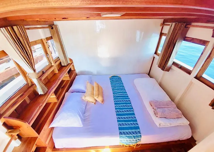 Boat Open Trip Komodo Botel
